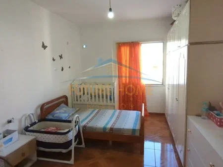 Tirane, jepet me qera apartament 2+1 Kati 7, 118 m² 450 € 
