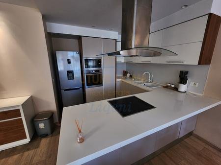 Tirane, jepet me qera apartament 3+1 Kati 2, 139 m² 900 € (BULEVARDI I RI,BULEVARDI ZOGU I)