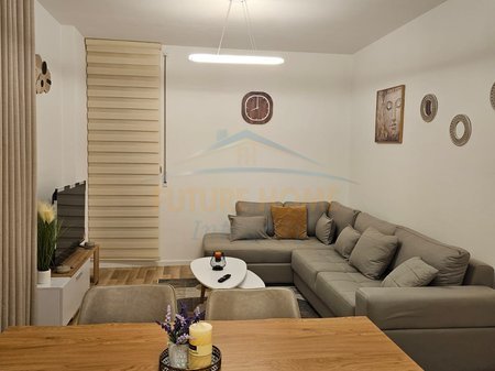 Tirane, jepet me qera apartament 2+1 Kati 1, 97 m² 800 € 