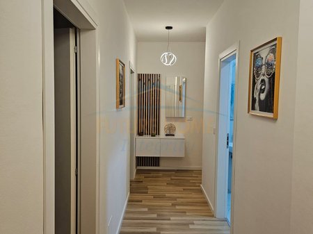 Tirane, jepet me qera apartament 2+1 Kati 1, 97 m² 800 € 