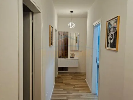 Tirane, jepet me qera apartament 2+1 Kati 1, 97 m² 800 € 