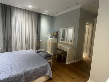 Tirane, jepet me qera apartament 2+1 Kati 1, 140 m² 1.200 € 