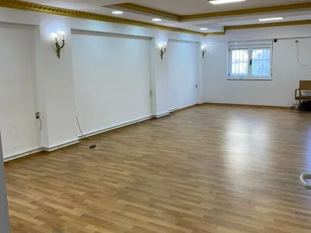 Tirane, jepet me qera ambjent biznesi , 122 m² 1.500 € 