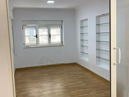 Tirane, jepet me qera ambjent biznesi , 122 m² 1.500 € 