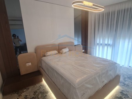 Tirane, jepet me qera apartament 1+1 Kati 3, 77 m² 1.200 € 