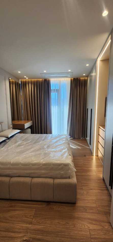 Tirane, jepet me qera apartament 2+1+Ballkon Kati 11, 2.300 € (Rezidenca Lake View)