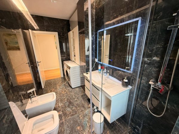 Tirane, jepet me qera apartament 2+1 Kati 5, 1.200 € 