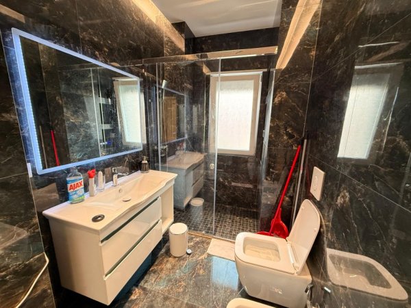 Tirane, jepet me qera apartament 2+1 Kati 5, 1.200 € 