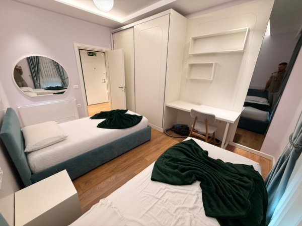 Tirane, jepet me qera apartament 2+1 Kati 5, 1.200 € 