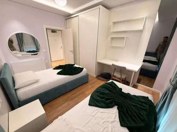 Tirane, jepet me qera apartament 2+1 Kati 5, 1.200 € 