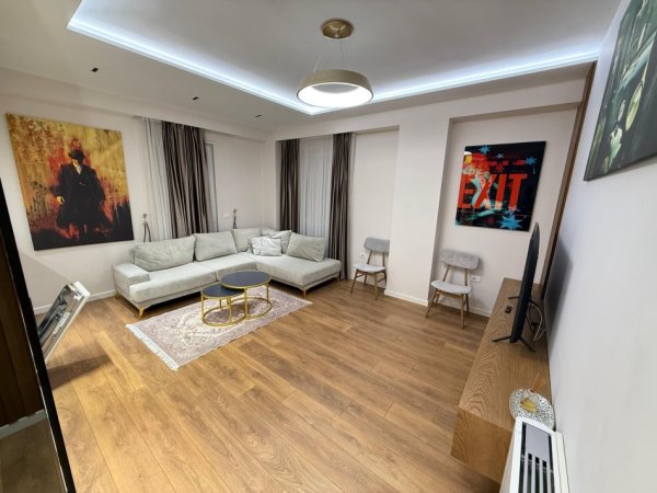 Tirane, jepet me qera apartament 2+1 Kati 5, 1.200 € 