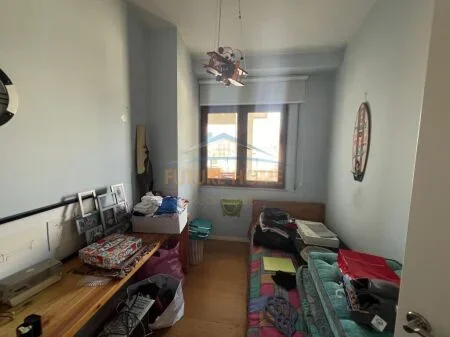 Tirane, jepet me qera apartament 3+1 Kati 1, 97 m² 800 € 