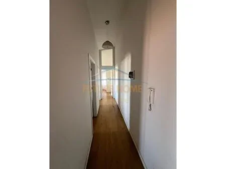 Tirane, jepet me qera apartament 3+1 Kati 1, 97 m² 800 € 