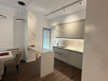 Tirane, jepet me qera apartament 3+1 Kati 4, 127 m² 1.500 € 