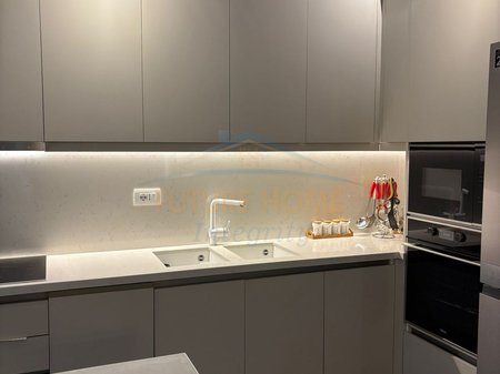 Tirane, jepet me qera apartament 3+1 Kati 4, 127 m² 1.500 € 