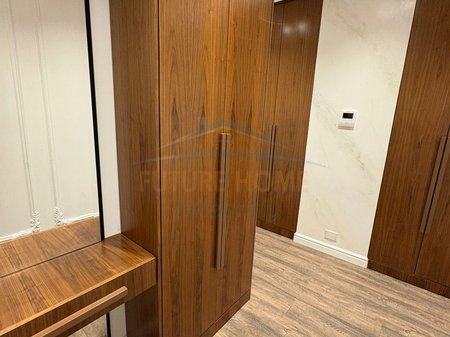 Tirane, jepet me qera apartament 3+1 Kati 4, 127 m² 1.500 € 
