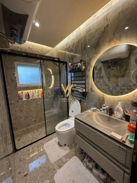 Tirane, jepet me qera apartament 2+1+Ballkon Kati 1, 88 m² 950 € (RRUGA PETI)
