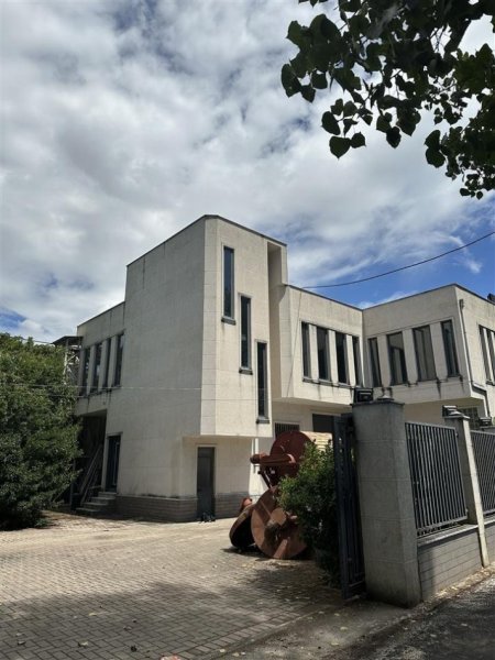 Durres, shitet ambjent biznesi Kati 0, 700 m² 560.000 € (Shijak)