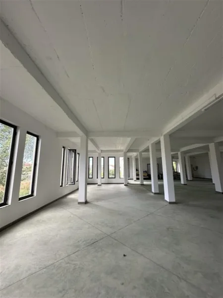 Durres, shitet ambjent biznesi Kati 0, 700 m² 560.000 € (Shijak)