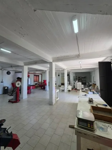 Durres, shitet ambjent biznesi Kati 0, 700 m² 560.000 € (Shijak)