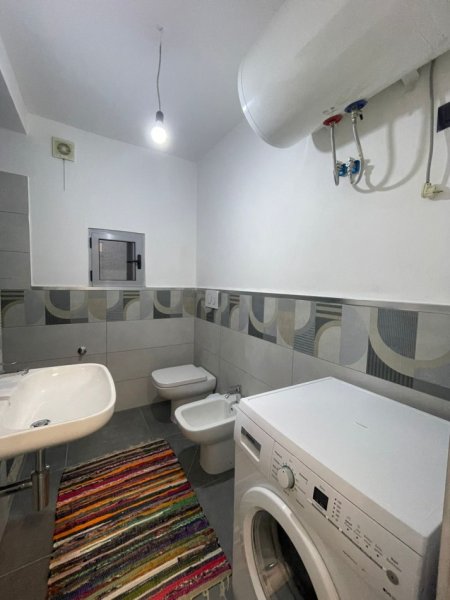 Tirane, jepet me qera apartament 2+1+Ballkon Kati 2, 75 m² 600 € (Rr Bardhyl)