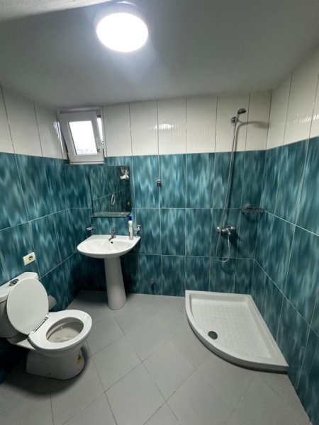 Tirane, jepet me qera Vile 1+1 Kati 0, 450 € 