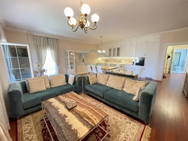 Tirane, shitet apartament 2+1+Ballkon Kati 2, 109 m² 260.000 € (Liqeni i thate)