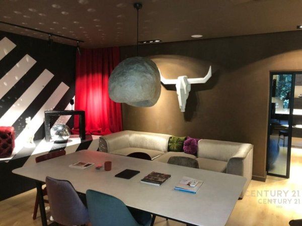 Tirane, jepet me qera ambjent biznesi Kati 2, 91 m² 2.000 € (BLLOK)