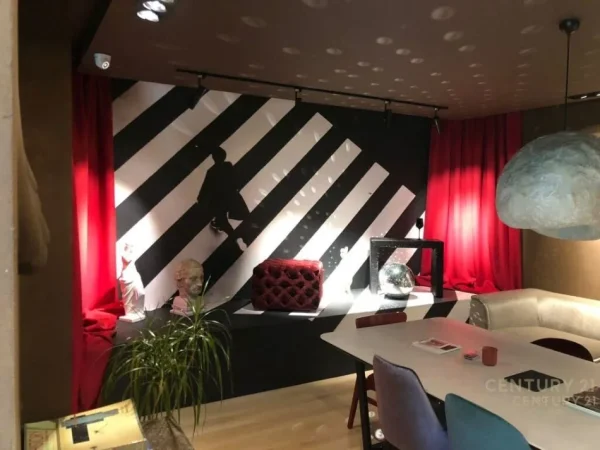 Tirane, jepet me qera ambjent biznesi Kati 2, 91 m² 2.000 € (BLLOK)