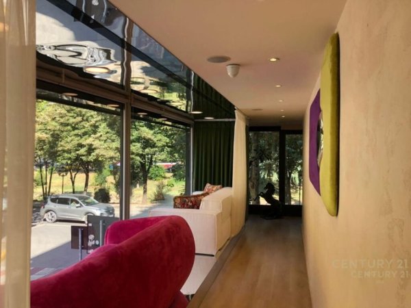 Tirane, jepet me qera ambjent biznesi Kati 2, 91 m² 2.000 € (BLLOK)