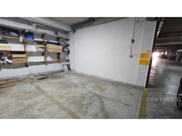 Tirane, jepet me qera apartament 2+1+Aneks+Ballkon Kati 3, 98 m² 750 € 
