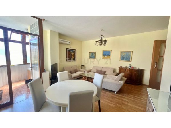 Tirane, jap me qera apartament 1+1 Kati 3, 80 m² 650 € (Qender)