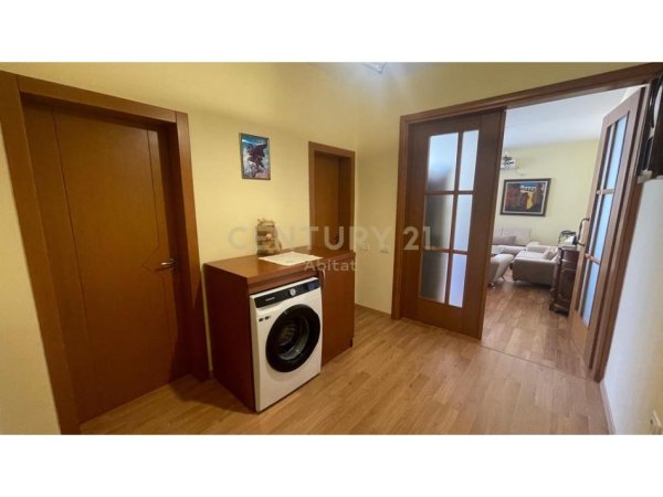 Tirane, jap me qera apartament 1+1 Kati 3, 80 m² 650 € (Qender)