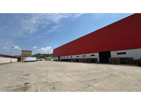 Tirane, jepet me qera ambjent biznesi , 6.000 m² (Vaqarr)