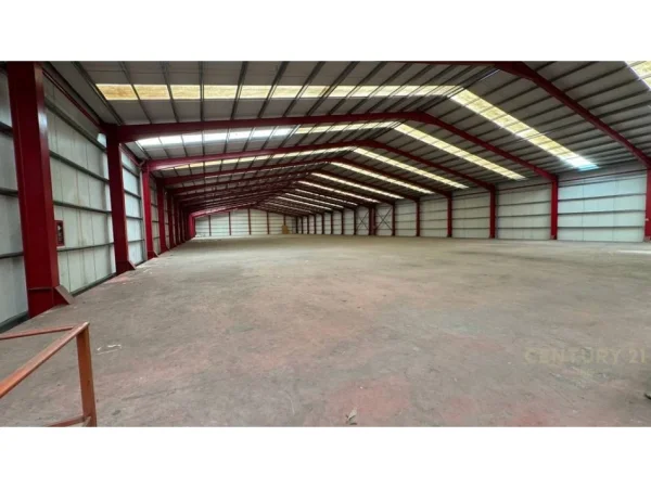 Tirane, jepet me qera ambjent biznesi , 6.000 m² (Vaqarr)