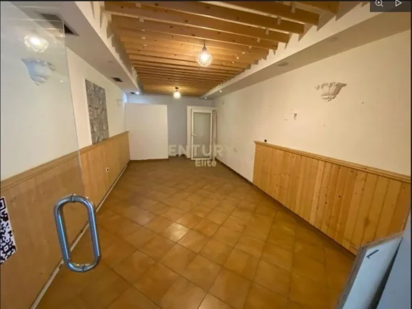 Tirane, jepet me qera ambjent biznesi Kati 0, 70 m² 1.050 € (Stafiumi Dinamo)
