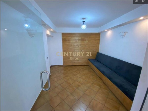 Tirane, jepet me qera ambjent biznesi Kati 0, 70 m² 1.050 € (Stafiumi Dinamo)