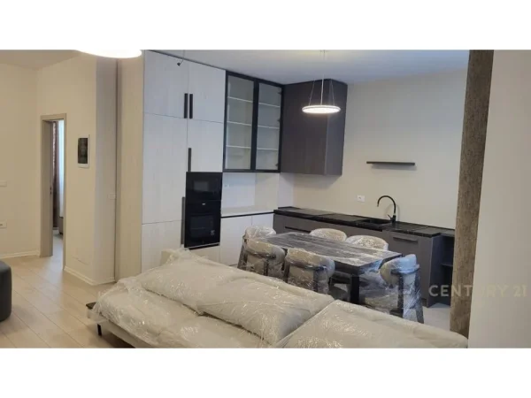 Tirane, jepet me qera apartament 2+1+Aneks+Ballkon Kati 4, 96 m² 700 € 