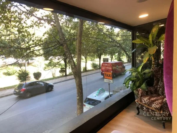 Tirane, jap me qera ambjent biznesi Kati 2, 91 m² 2.000 € 