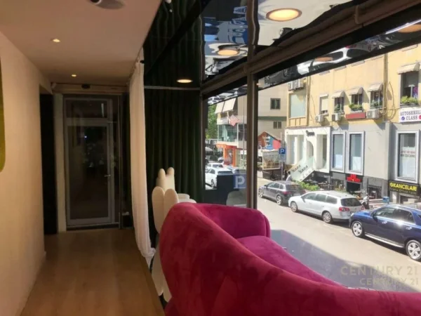 Tirane, jap me qera ambjent biznesi Kati 2, 91 m² 2.000 € 