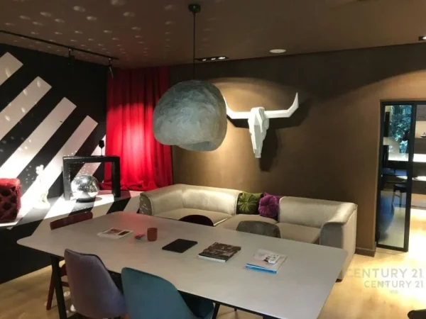 Tirane, jap me qera ambjent biznesi Kati 2, 91 m² 2.000 € 