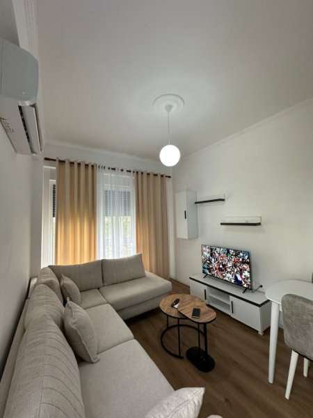 Tirane, jepet me qera apartament 1+1+Aneks+Ballkon , 480 € (fresku)