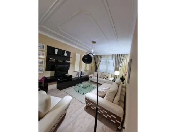 Tirane, jepet me qera apartament 1+1+Aneks+Ballkon Kati 2, 80 m² 800 € 
