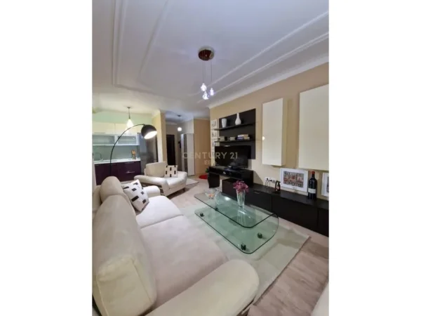 Tirane, jepet me qera apartament 1+1+Aneks+Ballkon Kati 2, 80 m² 800 € 