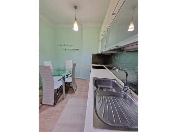 Tirane, jepet me qera apartament 1+1+Aneks+Ballkon Kati 2, 80 m² 800 € 