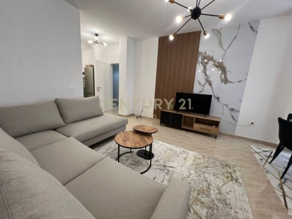 Tirane, jap me qera apartament 1+1 Kati 5, 86 m² 500 € (Fresku)
