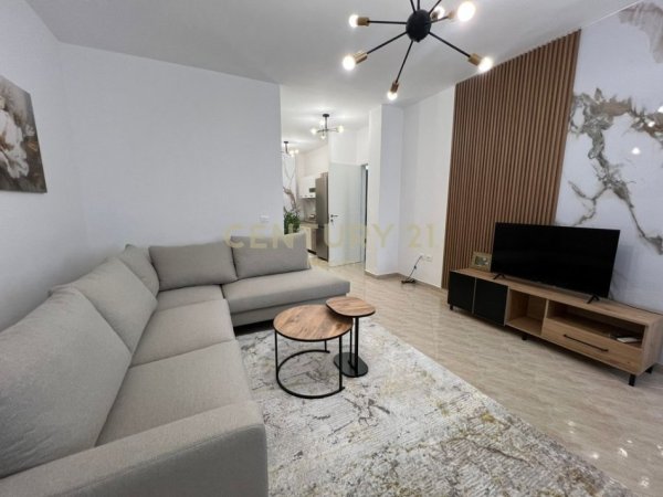 Tirane, jap me qera apartament 1+1 Kati 5, 86 m² 500 € (Fresku)