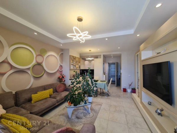 Tirane, jepet me qera apartament 2+1+Aneks+Ballkon Kati 19, 125 m² 1.800 € (Ambasador 3)