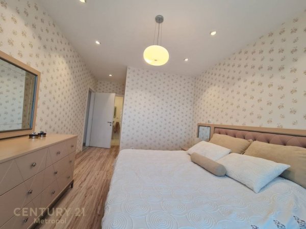 Tirane, jepet me qera apartament 2+1+Aneks+Ballkon Kati 19, 125 m² 1.800 € (Ambasador 3)