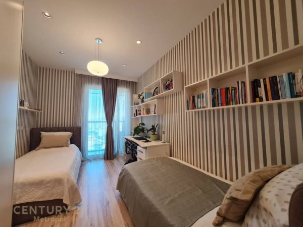 Tirane, jepet me qera apartament 2+1+Aneks+Ballkon Kati 19, 125 m² 1.800 € (Ambasador 3)